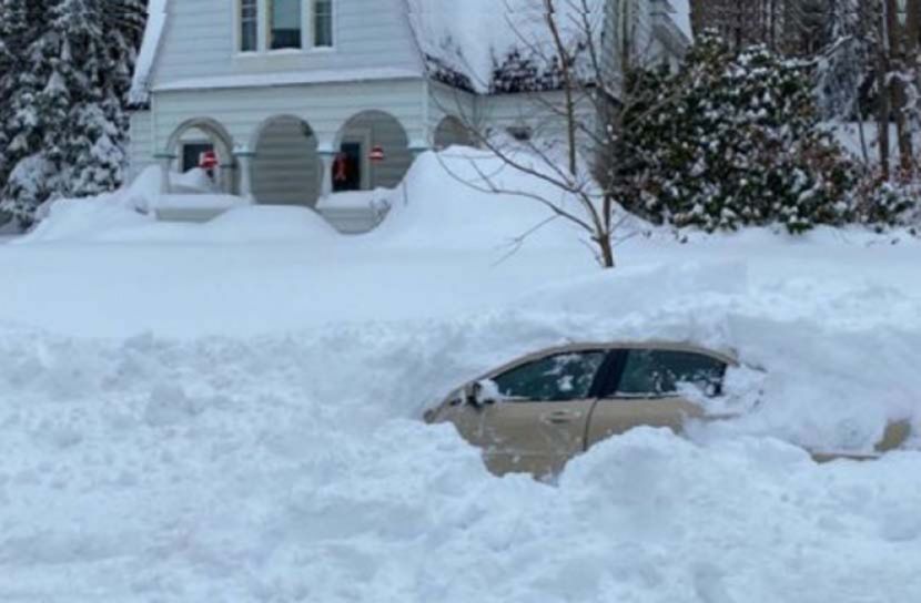 বরফের ‘কবর’ থেকে ১০ ঘণ্টা পর জীবিত উদ্ধার