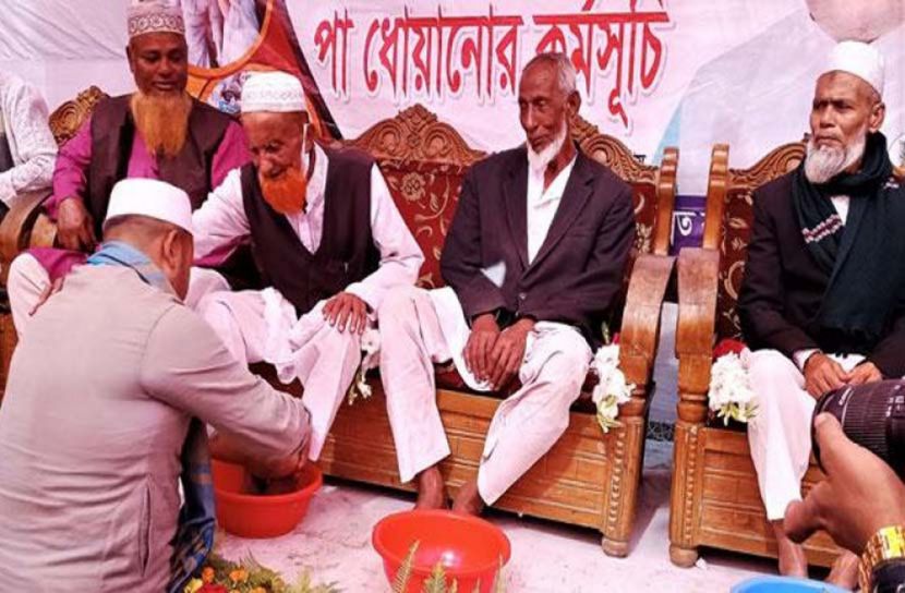 ভোটারদের পা ধুয়ে দিলেন পরাজিত চেয়ারম্যান প্রার্থী!