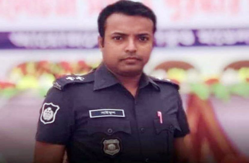 টাকা হাতিয়ে নেওয়ায় দুই পুলিশ সদস্য গ্রেফতার