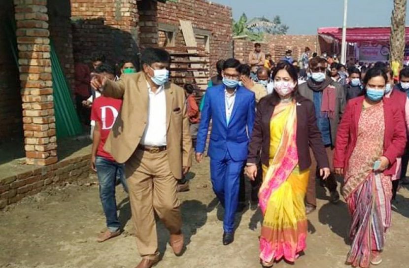 নরসিংদীতে গৃহহীন পরিবারের গৃহ নির্মাণ কাজ পরিদর্শন 