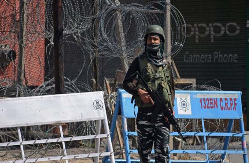 কাশ্মিরে ৭৫ নেতাকর্মী গ্রেপ্তার