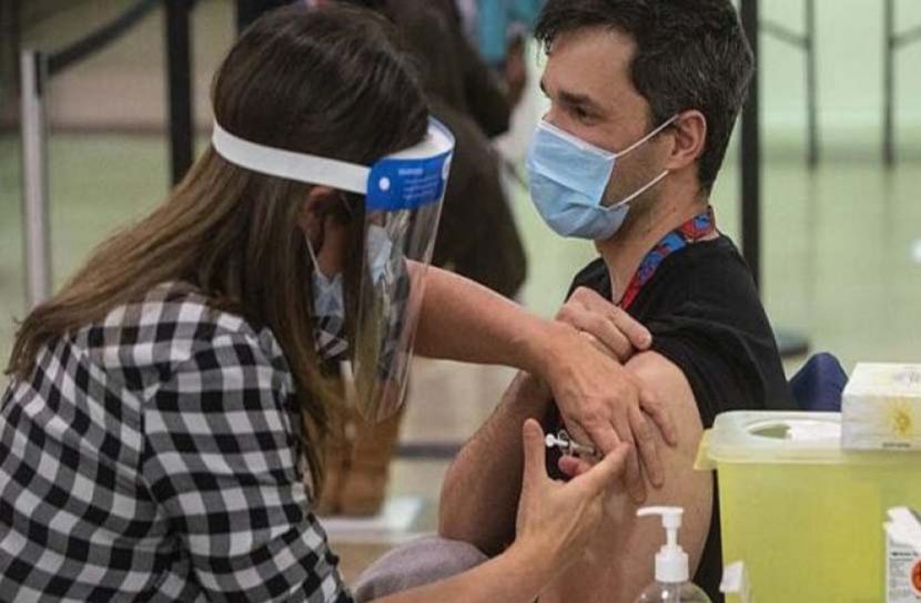 মডার্নার টিকা নেয়ার পরই অসুস্থ চিকিৎসক!