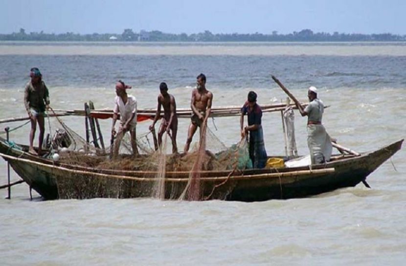 ইলিশ না পেয়ে হতাশ জেলেরা