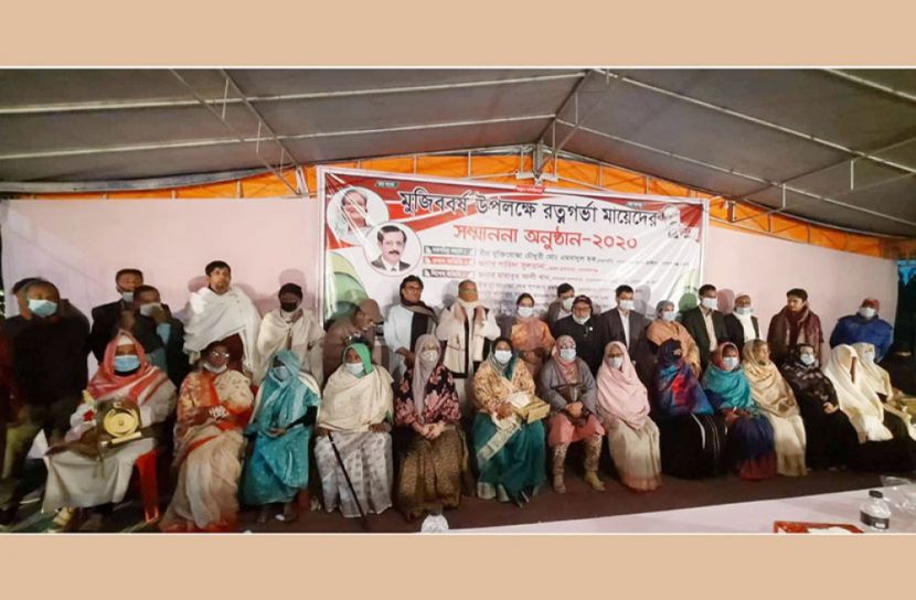 সন্তানদেরকে পেট ভরে খাইয়ে তৃপ্তি পান মায়েরা