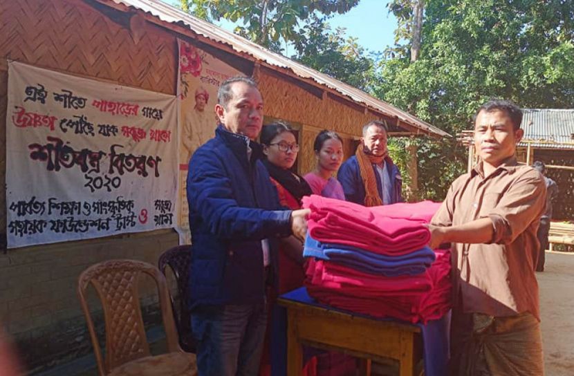 পাহাড়ে স্বেচ্ছাসেবী সংগঠনের শীতবস্ত্র বিতরণ