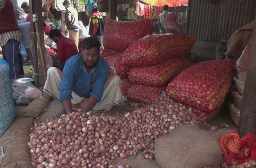 মুড়িকাটা পেঁয়াজে স্বস্তি ফিরেছে বাজারে