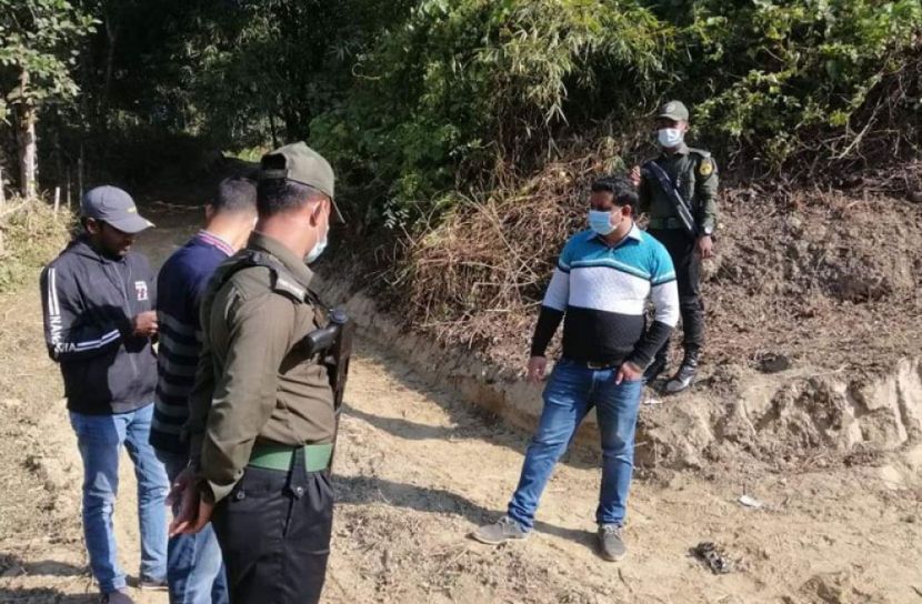 খাগড়াছড়িতে অবৈধভাবে বালু তোলায় ভ্রাম্যমান আদালতের জরিমানা