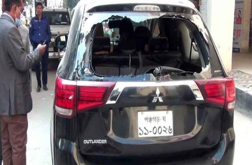 পঞ্চগড়ে জেলা নির্বাচন কর্মকর্তার গাড়ি ভাঙচুর