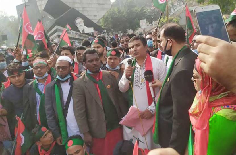 সরকারি চাকরিতে কোটা বহালসহ ৭ দাবিতে শাহাবাগ অবরোধ