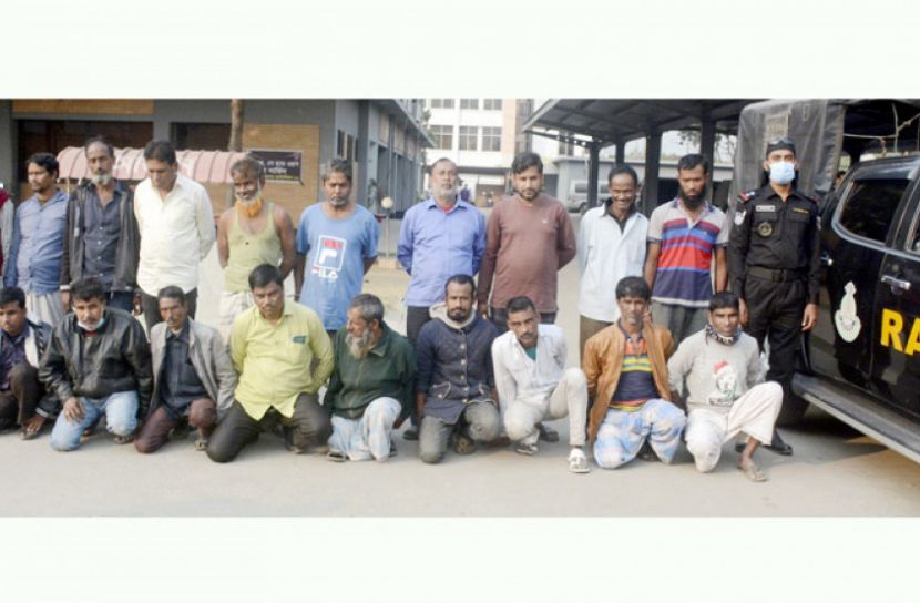 না.গঞ্জে জুয়ার আস্তানায় র‌্যাবের হানা : গ্রেফতার ২০