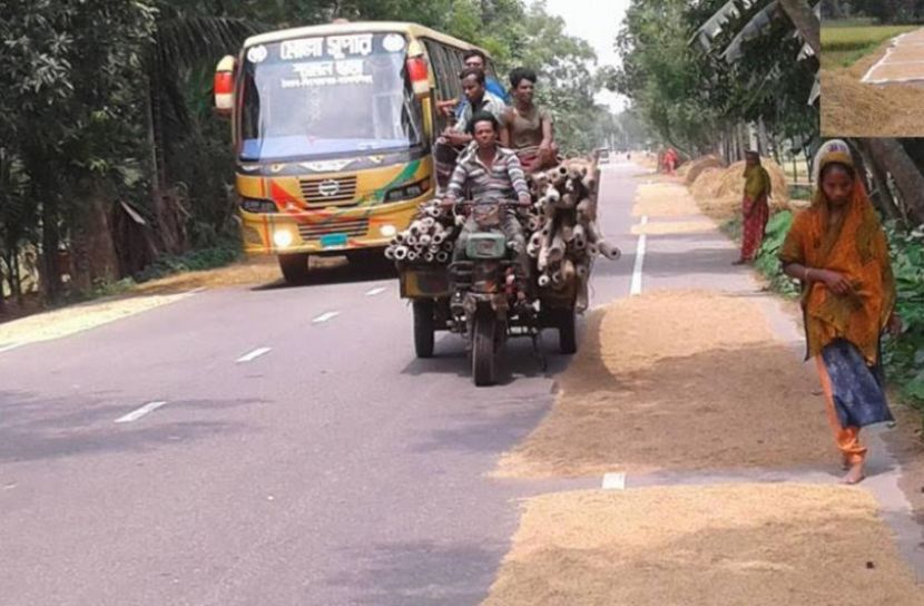 মহাসড়কে খড় শুকালেও জরিমানা