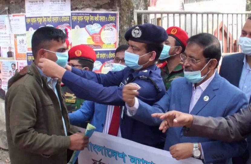 গোপালগঞ্জে  বিএনসিসি’র র‌্যালি ও মাক্স বিতরণ 