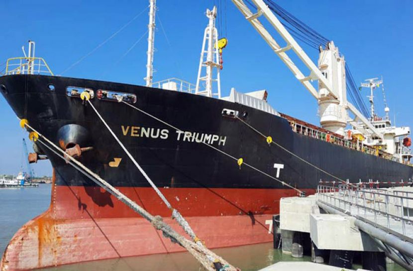 মাতারবাড়ীতে ভিড়েছে প্রথম জাহাজ ‘ভেনাস ট্রায়াম্প’