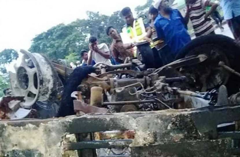 সিলেটে ট্রাক-মাইক্রোবাস সংঘর্ষে নিহত ৪