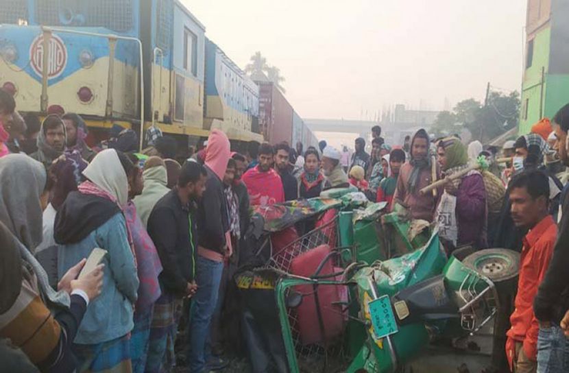 কুমিল্লায় ট্রেনের ধাক্কায় স্বামী-স্ত্রীর মৃত্যু 