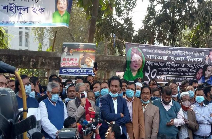 সরকারকে সরে যেতে বাধ্য করতে হবে : ফখরুল