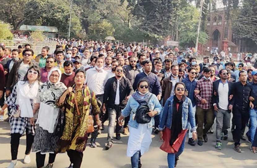 ‘ভোট ডাকাতি’র প্রতিবাদে রাজধানীতে ছাত্রদলের মিছিল