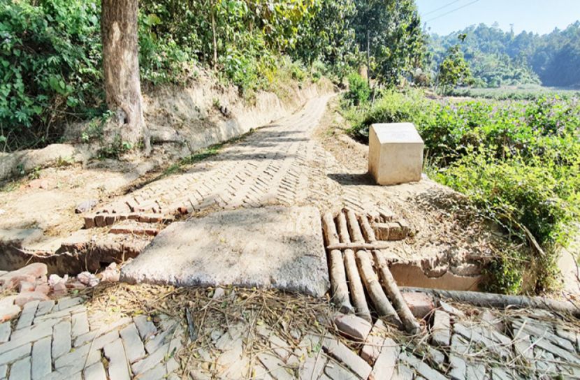 চেয়ারম্যানের বিরুদ্ধে সড়ক নির্মাণে দুর্নীতির অভিযোগ