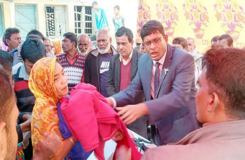 শীতার্তদের মাঝে এমপি শামীমের কম্বল বিতরণ