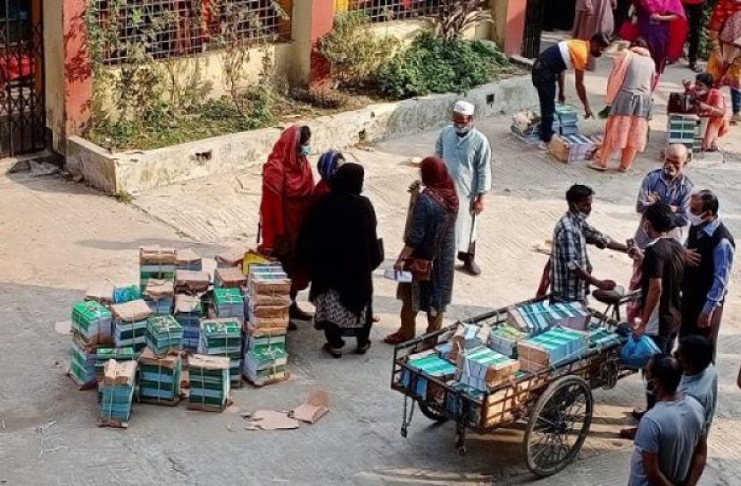 স্কুলের টাকা দিয়ে শিক্ষা অফিসারের বনভোজন!