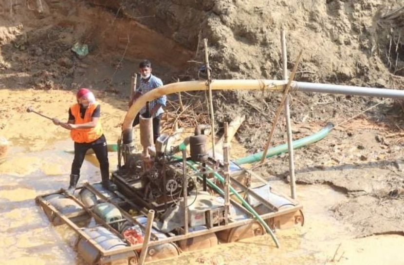 গোমতীর মাটি কাটা বন্ধে জেলা প্রশাসনের অভিযান