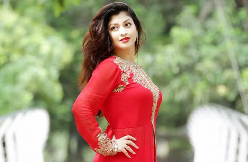 ভালোবাসার খোঁজে কক্সবাজারে সারিকা