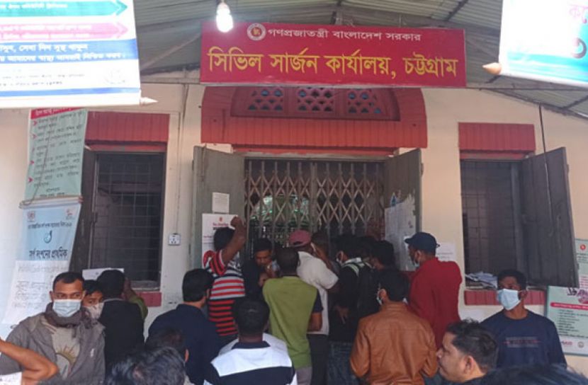 ফ্লাইট মিসের শঙ্কায় বিদেশগামীরা