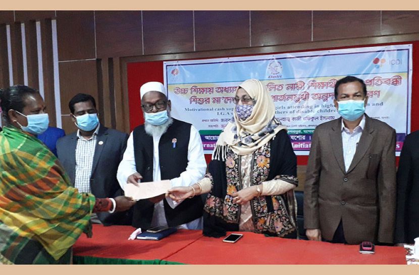 কেশবপুরে অনুদান বিতরণ