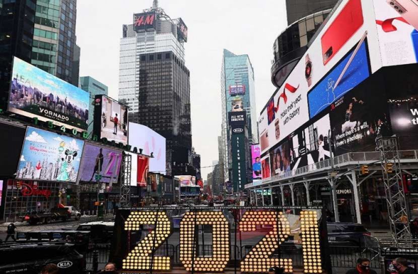 নিউইয়র্কের টাইমস স্কয়ারে জাঁকজমক কাউন্টডাউন