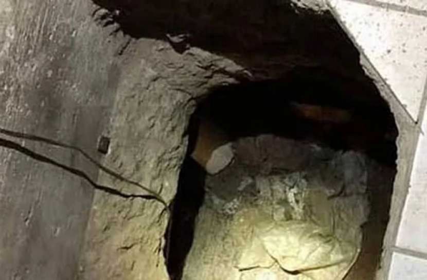 প্রেমিকার বাড়ি পর্যন্ত সুড়ঙ্গ, স্বামীর হাতে ধরা