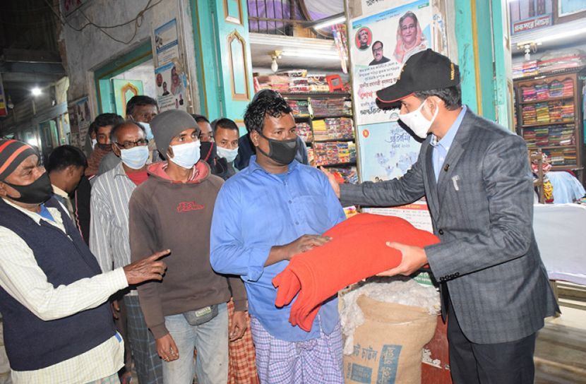 ভোলায় শীতার্তদের পাশে ইউএনও