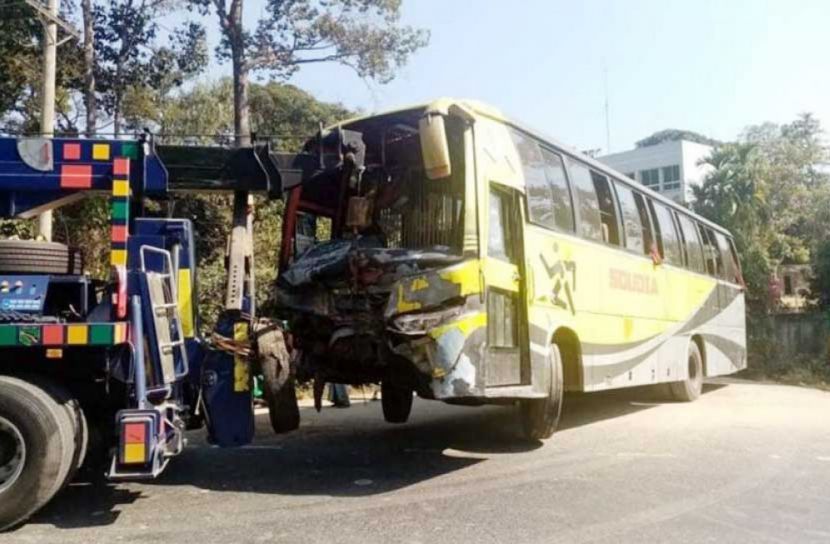 কক্সবাজারে যাত্রীবাহী বাস-পিকআপ সংঘর্ষে নিহত ২