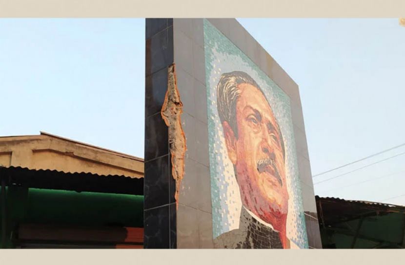 এবার ঠাকুরগাঁওয়ে বঙ্গবন্ধুর ম্যুরাল ভাঙচুর