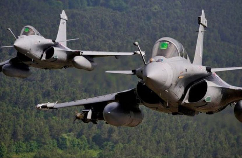 চীনের সঙ্গে উত্তেজনায় ভারতের হাতে রাফাল যুদ্ধবিমান