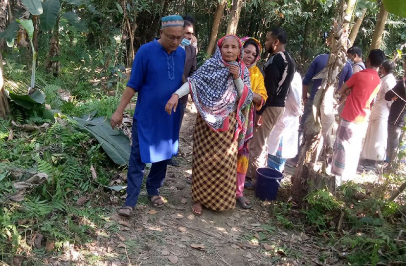 সড়ক দুর্ঘটনায় তিন মেয়ের মৃত্যুতে হতবাক মা