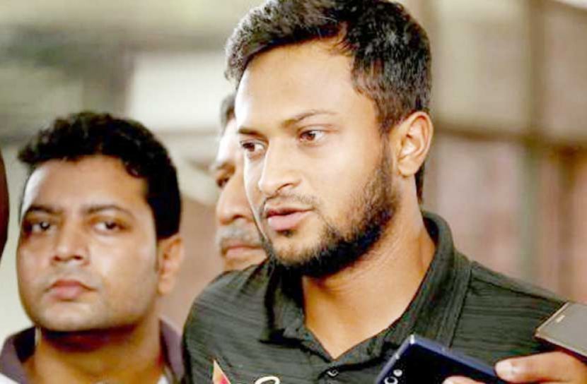 দেশে ফিরলেন সাকিব