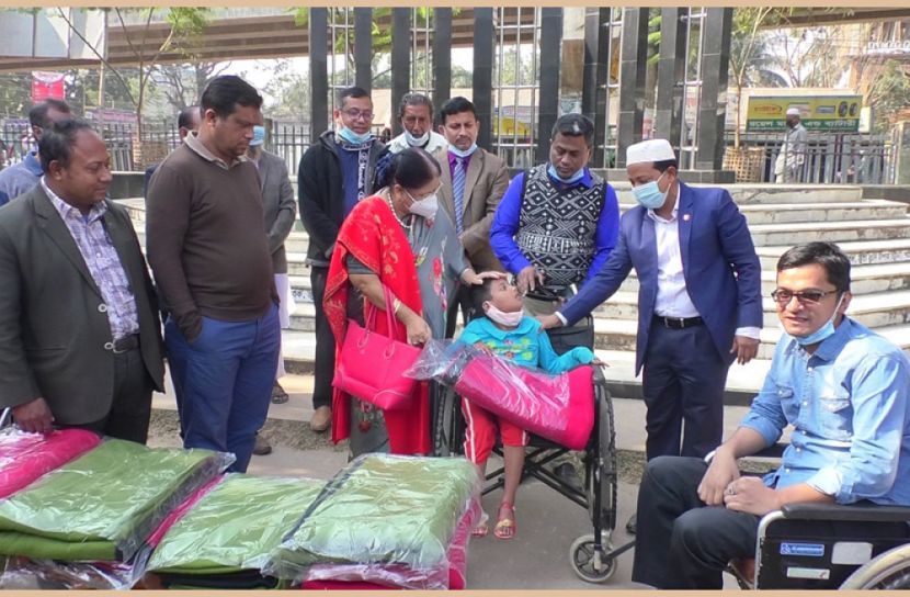 শারীরিক ও মানসিক প্রতিবন্ধীদের মাঝে কম্বল বিতরণ