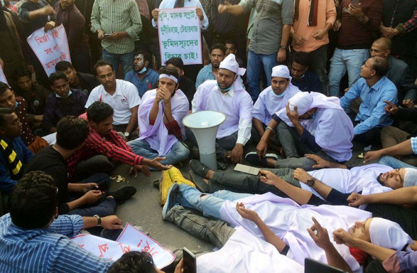 ওসি, ডিসি ও এসপি প্রত্যাহারের দাবিতে নোয়াখালীতে বিক্ষোভ