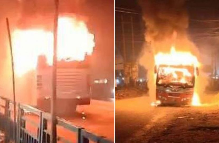 রাতের আধারে দুই জেলায় বাসে আগুন