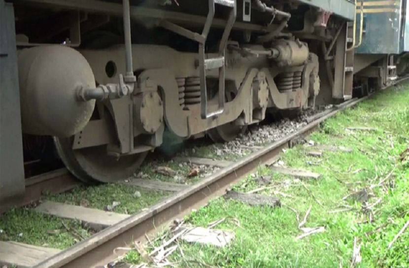 কিশোরগঞ্জে ট্রেনের বগি লাইনচ্যুত