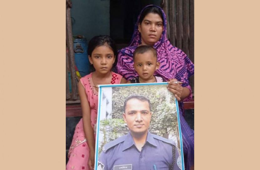 স্ত্রী সন্তানের ভরণ-পোষণ দিচ্ছে না পুলিশ কনস্টেবল স্বামী