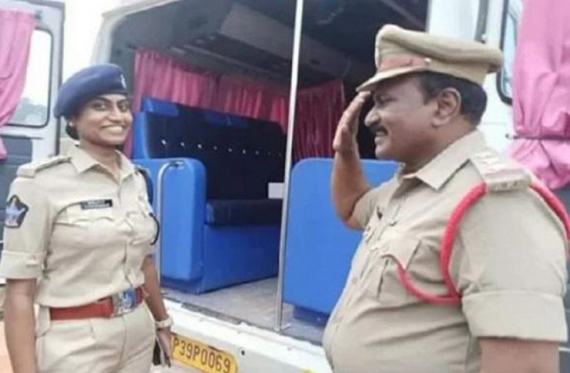 ডিএসপি মেয়েকে ইন্সপেক্টর বাবার স্যালুট