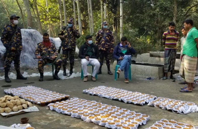 হরিরামপুরে চিনি-চুনে তৈরি হচ্ছে খেজুরের গুড়