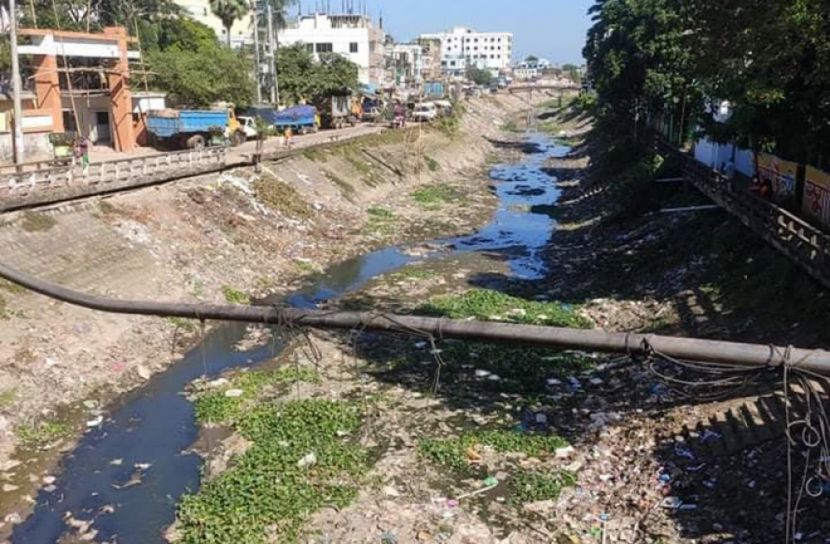দখল-দূষণে ঐহিত্যবাহী ‘টাউন খাল’ এখন শুধুই স্মৃতি  