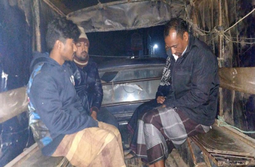 ভোলায় ৫ ব্যারেল চোরাই তেলসহ আটক ৪