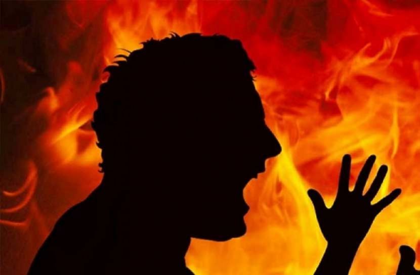 ঘুমন্ত স্বামীর মুখে গরম তেল ঢাললেন স্ত্রী