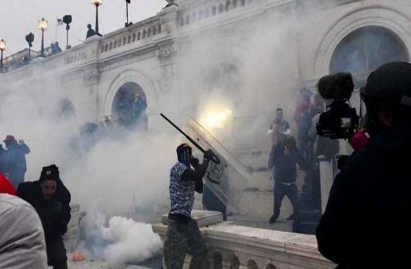 কংগ্রেস ভবনে ট্রাম্প সমর্থকদের হামলা