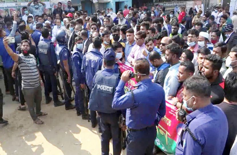 বাণিজ্যমন্ত্রীর পদত্যাগের দাবিতে বিএনপির মানববন্ধন