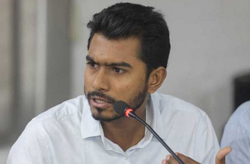 সরকারের পায়ের নিচ থেকে মাটি সরে গেছে : নুর