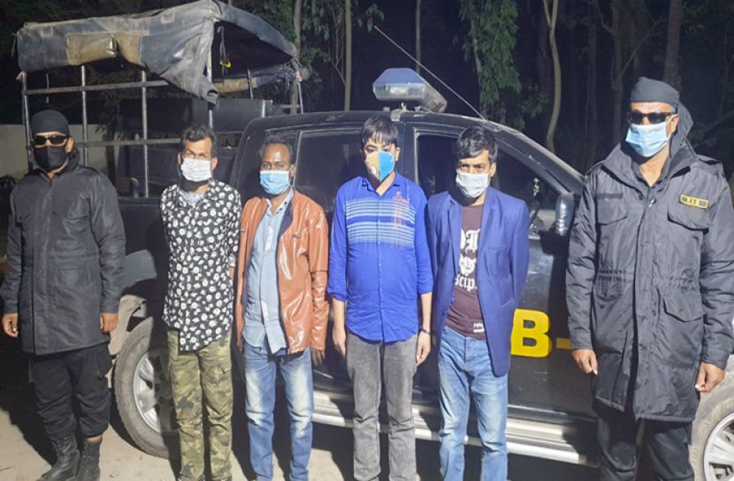 গাজীপুরে সাড়ে ৯ হাজার পিস ইয়াবাসহ আটক ৪ 